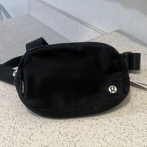 Lululemon Everywhere Belt Bag